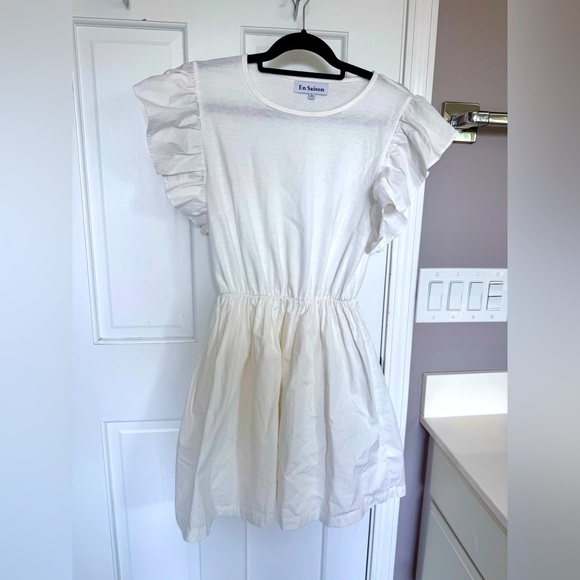 En Saison Dresses & Skirts - En Saison White Poplin Ruffle Sleeve Mini Dress